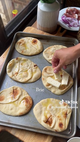 15 Minute Pear and Walnut Flatbreads Recipe