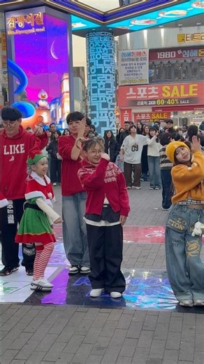 Not cute anymore😍 #kpop #dance #music #challenge #춤추는곰돌 #댄스챌린지 #춤추는곰돌의랜덤댄스 #illit #아일릿 #funny #댄스