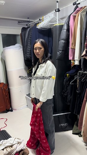 She doesn’t play about the lesbian clubs/bars😂🥰 #lesbiancouple #wifeandwife #couplecomedy #wlw #korealife #lesbiancouplegoals