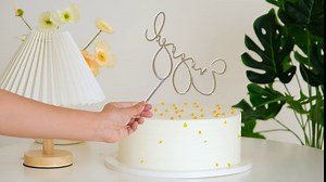 Engaged Cake Topper， Wedding Cake Topper, Bridal Shower, Mirrored Gold Acrylic, Dessert Decor。