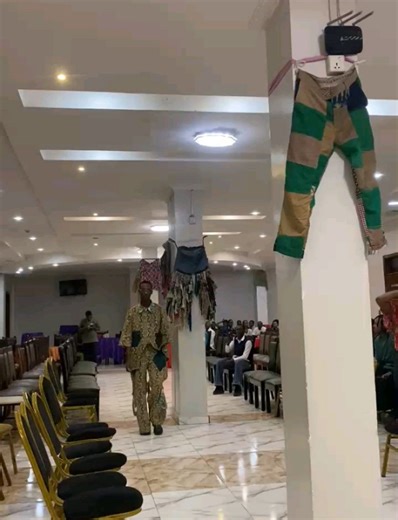 MURANYIRA on Instagram: "#rwimanzi🤎 #collection had took over the Runway showcasing on #umuhuro3rdedition as one of our latest trends ready-to-wear outfits which symbolize RWANDA'S EXPERIENCE! If you like any of these, reach out to DM(RENT or BUY). MODEL: @cris.tia.00 DESIGNER: @mr_vybz_rwanda @rwimanzidx #ntibigombera_ubwiza😍🤞🏾 #kuranyira🚶🤞🏾"