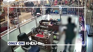 106K views · 640 reactions | A week before masked robbers stole thousands of dollars in jewelry from an H-E-B, an almost identical crime happened in Pearland. Watch as a brave store customer uses a grocery cart to try and stop them! https://www.khou.com/article/news/local/customer-tries-to-stop-masked-robbers-with-grocery-cart-in-pearland-only-on-khou-11/285-c8ea0138-688f-4fef-9d1e-c40eb4e81027?utm_medium=social&utm_source=facebook_KHOU_11_News | KHOU 11 News | Facebook