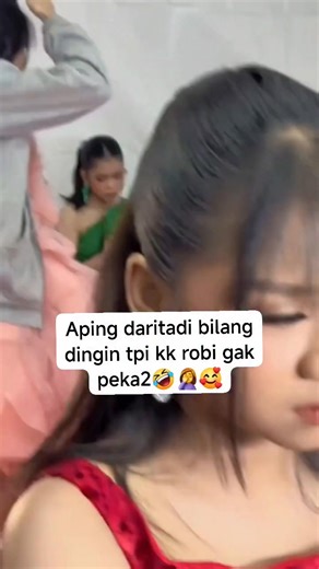 Reckall on Instagram: "Dengerin kata2 April 🤣 dan coba perhatikan Valen 🤦"