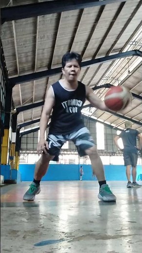 (Tutorial) Basic Past Dribbling crossover move #basketball #dribbling #morepractice