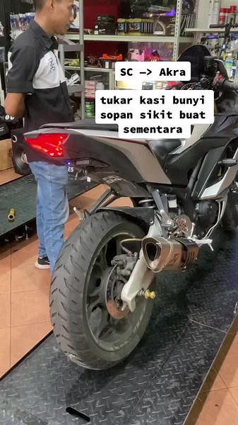 Temporary Muffler Change from SC Project to Akrapovic for Yamaha R25