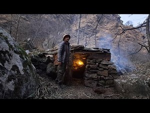 Camping in Extreme Cold |I Built a Perfect Bushcraft Shelter for Winter Survival