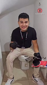 5.6M views · 184K reactions | Revisa tu baño / Una Manera más Fácil ⚡️ de instalar, reparar o Cambiar un Sanitario  con el cuello flexible Coflex | Iván de Federal Plumbing | Facebook