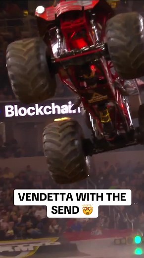Vendetta starts Freestyle off HUGE in Dallas 🤯 #MonsterJam #MonsterTruck