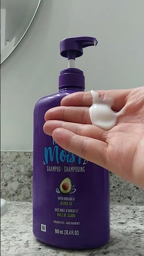 In Hand Review of Aussie Paraben-Free Miracle Moist Shampoo