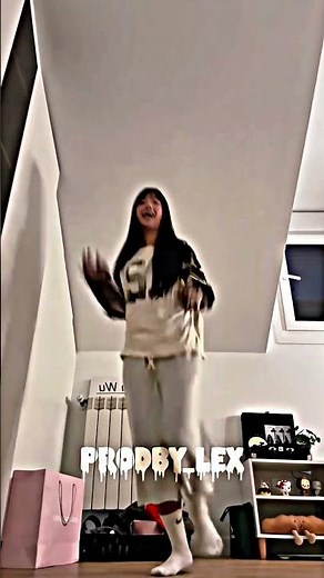 She Bugging × NewJeans 😍🔥 Viral Dance Trend|#shortsfeed #dancetrend #tiktok #edit #popular