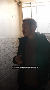 TVNET YPG'nin yoğun bakımına girdi! Cami mi, cephanelik mi, hastane mi? İLK KEZ GÖRÜNTÜLENDİ TVNET Özel İçerik ekibi PKK ve SDG/YPG arasındaki organik bağı ortaya çıkarmaya devam ediyor. Halep'in Şeyh Maksut Mahallesi'nin PKK/YPG'li teröristler tarafından temizlenmesinin ardından TVNET Özel İçerik Editörü Beytullah Usta ve Ömer Ermiş terör karargahına çevrilen mahallenin girilmeyen yerlerine girmeyi başardı. Terör örgütünün son kozlarını oynadığı, halka ücretli, teröristlere ücretsiz hizmet vere