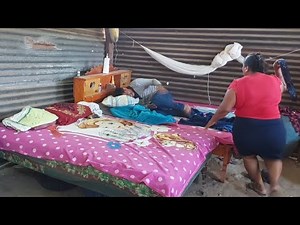 Como Cuando Desobedecez a Tu Mamá y ella Te Agarra A Golp3s😡😡 y tu te quieres salvar en la Cama🤣🤣🤣