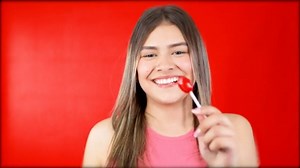 Colombina Bon Bon Bum Strawberry Bubble Gum Lollipops, 24 Count, 16.1 oz