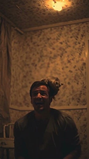 Gecko Jump Scare 😱 Man’s Shocked Reaction in Dark Room | Ultra Realistic Horror AI Video”