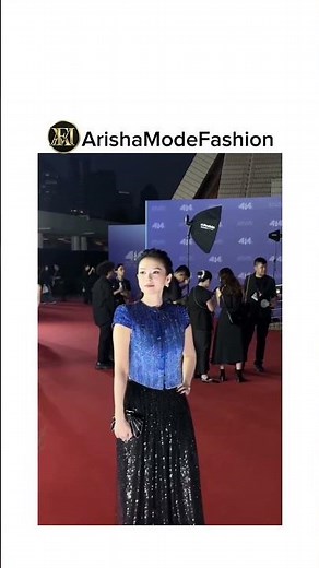 Zhang Ziyi made a powerful entrance at the 44th Hong Kong Film Awards red carpet