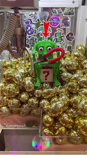 What treasure is hidden inside the claw machine?! Part 53 #arcade #clawmachine #prize