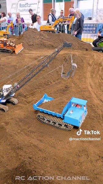 RC Cable Excavator Goes Hard! 🚧🔥 RC cable excavator crawler dumper = the ultimate scale construction duo 😤💪 Follow for the most satisfying RC builds on your feed! #RCExcavator #CableExcavator #CrawlerDumper #RCConstruction #RCTikTok #HeavyEquipmentRC #ScaleRC #RCHobby