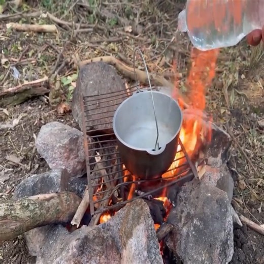Building of a hut from stretch film 8 | James Libang