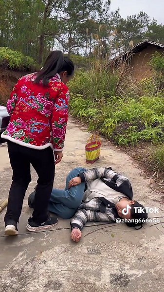 好人难做：撞车纠纷与道德困境