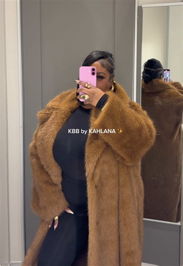 Now I needed this months ago @target 😩😩 This fur coat is from KBB by Kahlana and the entire collection is amazing 🔥 #targetfinds #kbbbykahlana #fashion #plussizefashion #target