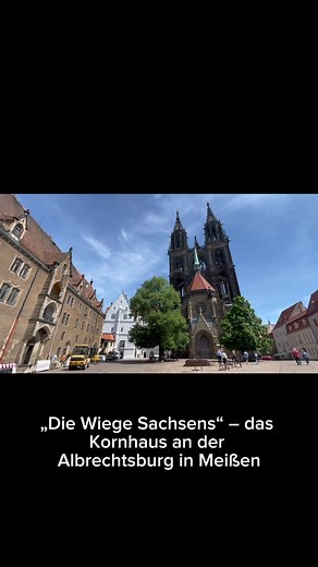 „Die Wiege Sachsens“ – das Kornhaus an der Albrechtsburg in Meißen Das Kornhaus an der Albrechtsburg in Meißen ist mehr als nur ein beeindruckendes Bauwerk – es ist ein lebendiges Stück Geschichte. In unmittelbarer Nachbarschaft zur berühmten Albrechtsburg gelegen, trägt es seinen Teil dazu bei, warum dieser Ort mit Recht als „die Wiege Sachsens“ bezeichnet wird. Bereits im Mittelalter war dieser geschichtsträchtige Ort Schauplatz bedeutender Ereignisse. Könige, Kaiser und geistliche Würdenträge