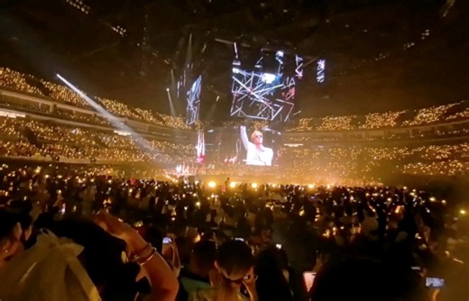 新专隐藏曲Daisy初舞台大屏直拍！ 张艺兴四巡南京站day1