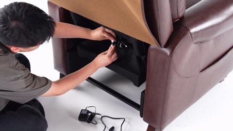 Pushback Recliner Chair with Massage and Heat, Breathable Leather Recliner Chair with Overstuffed Backrest, Recliner with Rivet Decoration, Single Sofa Accent Chair for Living Room, Brown