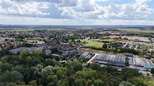 [VOEUX 2026] Monsieur le Maire, Philippe Kemel et les élus du Conseil Municipal de Carvin vous donnent rendez-vous : 📆Ce vendredi 16 janvier ⏰18h30 👉Salle Rabelais A l'occasion de la traditionnelle cérémonie des vœux à la population. 📍Vous pouvez encore bénéficier du transport gratuit pour y assister en vous inscrivant au 0 8000 62220 (dernier délai jeudi midi). | Mairie de Carvin