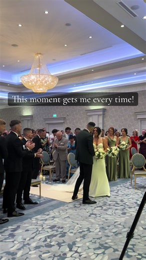As the bride walks in, guests can’t help but cheer!! This beautiful song fills the room… and the emotion is overwhelming. Every ceremony deserves a live soundtrack ✨ Dreaming of a moment like this for your wedding? check availability via the link in bio 💛 #weddingsinger #weddingmusic #bridalentrance #irishweddings #liveweddingmusic