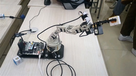 一台基于Python的操控机械臂