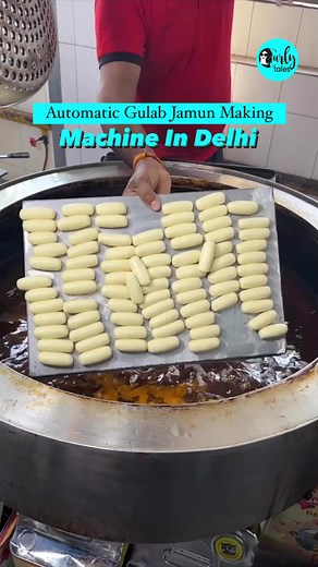 #CTDiscovery Automatic Gulab Jamun Making Machine In Delhi 📍Singla’s Sweets, IP Extension Made In Bulk Cost: ₹50 Time: 7:30am - 11:30pm Follow curly Tales For More! #delhi #delhifood #delhifoodie #streetfood #dessert #sweettooth #reels #reelinstagram #reelindia #reelitfeelit #explore #explorepage #fyp | Curly Tales