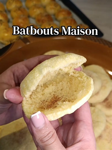 Batbouts maison bien moelleux 😍 Vous voulez la recette ? Écrivez RECETTE en commentaire 👇#batbout #recettemaison #cuisinemarocaine #foodtok