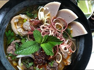 Instant Pot Bun Bo Hue (Vietnamese Spicy Beef Noodle Soup)