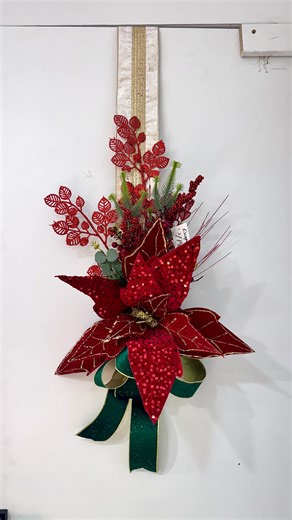 Limay Store | Decoración de interiores on Instagram: "Aprende a crear y decorar tu propio escapulario ✨🎄 o ven y descubre los diferentes modelos que tenemos en Jr Mariscal Luzuriaga 521 Jesús Maria 📍 #limay #deco #navidad #escapulario"