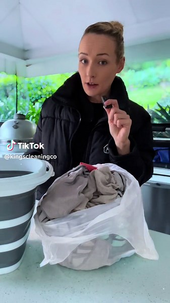 👇Cleaning microfiber cloths properly ensures their longevity and effectiveness🧽 1.Shake Out Debris:Before washing, shake out any loose debris or dust from the cloths. 2. Separate by Use:Separate cloths used for different purposes (e.g., kitchen, bathroom, dusting) to avoid cross-contamination. 3. Cold or Warm Water:*Wash microfiber cloths in cold or warm water. Avoid hot water as it can damage the fibers. 4. Mild Detergent:Use a small amount of mild detergent. Avoid fabric softeners, bleach, a