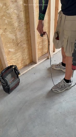 1.5K views | ⚡️⚡️A must-have portable power station for Milwaukee enthusiasts #emergencypower #emergencylighting #inverter #devabattery #outdoorpowe | Tomlo Vetech | Facebook