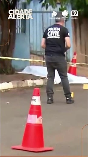 Man catches wife with another man and kills her lover with a knife blow to the neck.