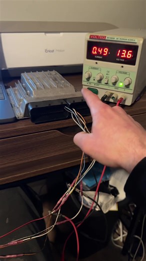 Bench flashing an MSD80 DME back to stock so I can delete the Key/CAS module pairing data and have a DME that can start any N54. Purely as a tool to diagnose failed mosfets. Don’t get any stupid ideas 😂 #bmw #n54 #n54gang #benchflash #automotivetechnician