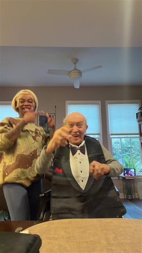 😂 my boo got a new bib lol