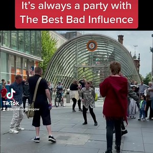 Some amazing dancing today with The Best Bad Influence Leo Mushet Glasgow #tiktok #dancers #rockandroll #rockabilly #buskers #buskersofglasgow #glasgow #music #scottishmusicscene #glasgowmusicscene #scotland #ilovegla #peoplemakeglasgow | BuskersofGlasgow