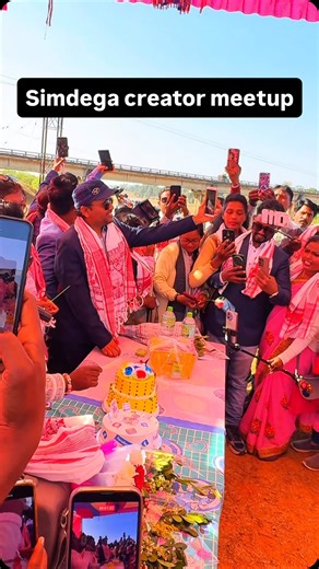 Mr Tanveer alam on Instagram: "Aaj Simdega ke Sankh River Bridge – Garja to Kurdeg road par ek Grand Creator Meetup organize kiya gaya. Jharkhand, Odisha aur Chhattisgarh se creators aur influencers yahan aaye. Sabne milke baat ki, seekha, collab kiya, videos banaye, photos liye aur event ko ek family vibe de di. Special thanks to Adline Ekka for organizing the meetup aur Menul Minj ke liye jinhone tent, food aur pura management bahut shandaar tareeke se handle kiya. Yeh din sach me yaadgaar rah