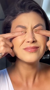 56K views · 631 reactions | Mais fácil que esse esfumado não existe você só precisa usar os dedos hahah Se gostou já marca uma amiga e compartilha senhora assim você ajuda a blogueira aqui ❤️ | Bruna Zinhani Make-up | Facebook