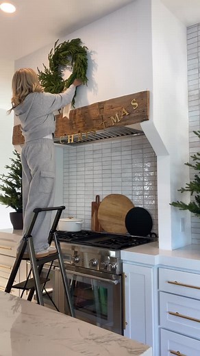 Two hooks for under $10?! Say HOOKS for details on the command hooks I use to hold my heavy decor on my drywall. I used these last year and they lasted all season! #wreath #holidaydecor #christmasdecor #kitchendecor #garland | Triple C Farmhouse | Facebook