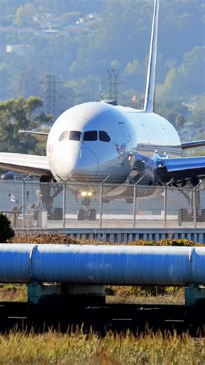 💨 Virgin Atlantic Boeing 787 Dreamliner taxis at SFO before beginning its overnight flight to London. 💡 The aircraft’s efficient engines and clean wing design highlight the Dreamliner’s quiet performance. ✈️ Follow SF Flights for more long-haul departures and widebody movements. #aviationlovers #planespotting #aviationgeek #virginatlantic #boeing787 #dreamliner #longhaulflight #widebodyjet #sfflights #fblifestyle | SF.Flights