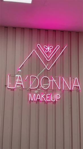 Jacobina Notícias on Instagram: "🎉Atenção, Jacobina! A beleza ganhou um novo endereço e você é nossa convidada especial! 😍 A La Donna está chegando para transformar sua rotina de cuidados e realçar ainda mais sua beleza! E o melhor: a grande inauguração acontece amanhã, às 10h da manhã! Prepare-se para se encantar com uma loja completinha, feita pensando em você, com preço único de apenas R$ 10,00 em todos os produtos! Aqui você vai encontrar: 💄 Uma linha incrível de maquiagens 🧴 Produtos es