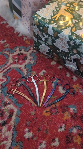 Brian's Bandages: Helping vet pros master bandaging! on Instagram: "Bandage scissors, suture scissors, hemostats. Use code HOLIDAY20 and get 20% your entire purchase! www.briansbandages.com #VetTech #VetMed #BandageScissors"
