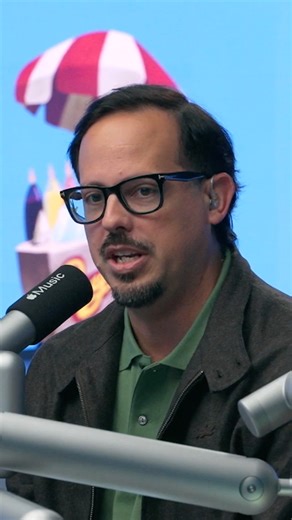 El comediante y podcaster puertorriqueño Chente Ydrach cuenta cómo su difunto mánager le habló de Bad Bunny en 2016 y reflexiona sobre su ascenso. Puerto Rican comedian and podcaster, Chente Ydrach, recounts his late manager telling him about Bad Bunny in 2016 and reflects on his rise. apple.co/SBLX | Apple Music