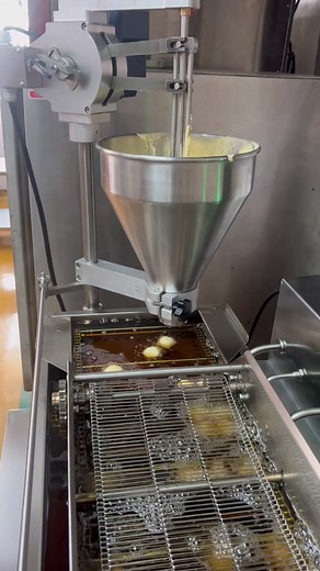 Produce perfectly cooked ball donuts consistently and efficiently with this Donut Fryer System, which includes the depositor, deep frying conveyor and rack loader. Systems for ring donut and yeast-raised donuts also available. DM us for more info. #vesmach #vesmachph #bakerysolutions #bakerymachines #bakeryequipment #donutfryer #donut #cakedonut #balldonut #donutproduction | Vesmach