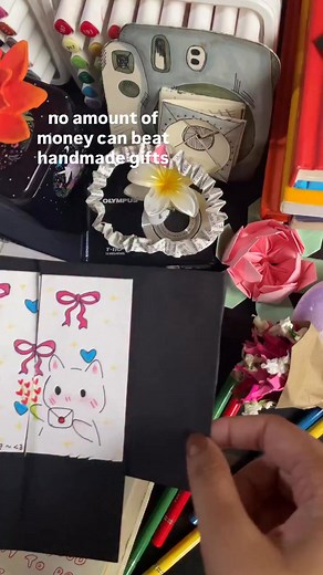 handmade gifts are top tier, no one can convince me otherwise 🤭🫶🏻 #art #craft #paper #diy #tut #tutorial #aesthetic #card #her #him #love #gift #idea | Ace doodles