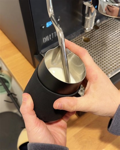 The Diletta Alto dual boiler espresso machine checks all of the boxes: ✅ Dual Boiler ✅ PID Temperature Controls ✅ Automatic Shot Timing ✅ Low Power Eco-Mode ✅ Pro Steam Paddles | Seattle Coffee Gear